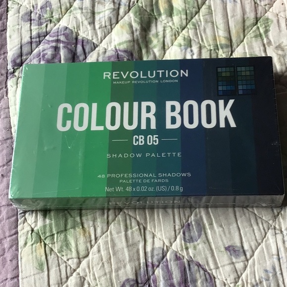 Makeup Revolution Colour Book Shadow Palette CB05 Green Blue Sealed in Box - Picture 4 of 5